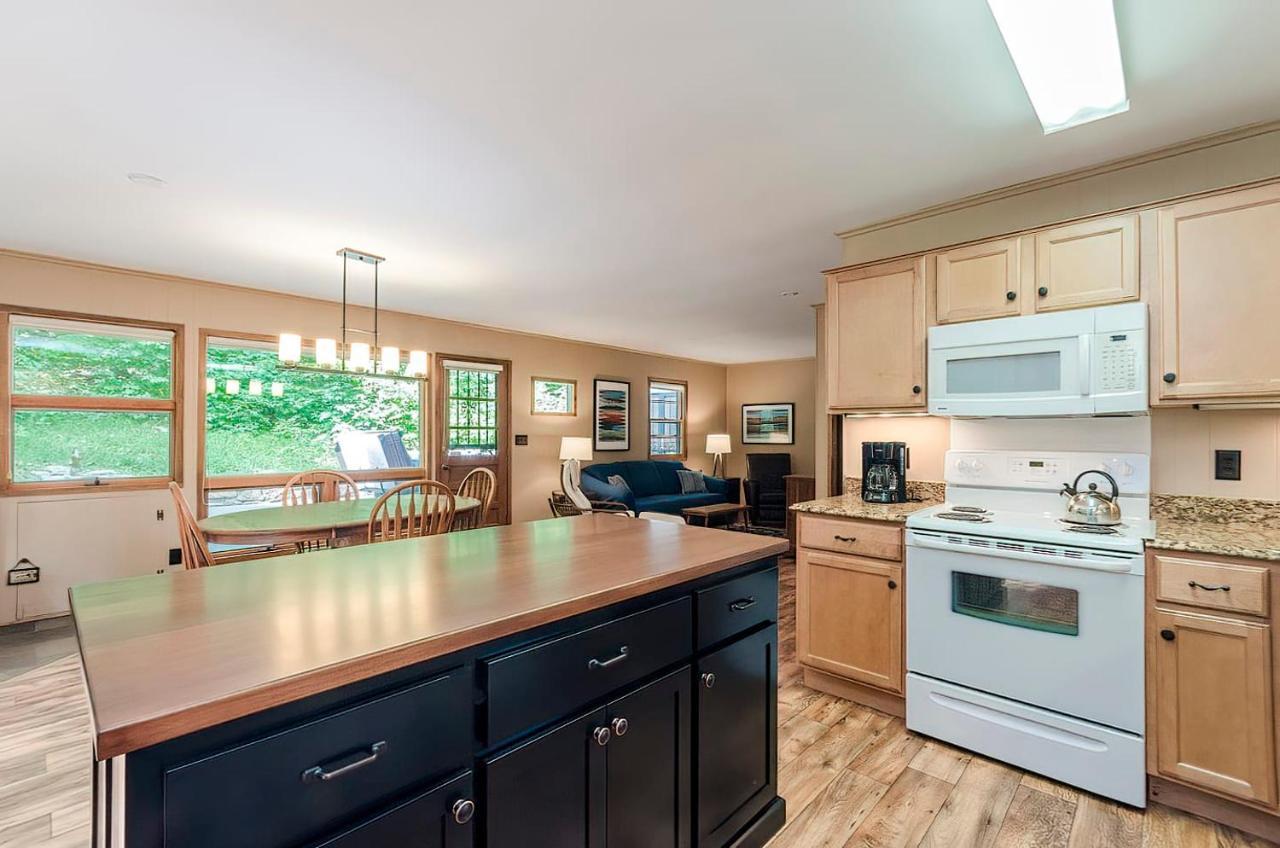 Secluded Oasis W Hot Tub, Screened-In Porch, Wifi! Berkeley Springs Esterno foto