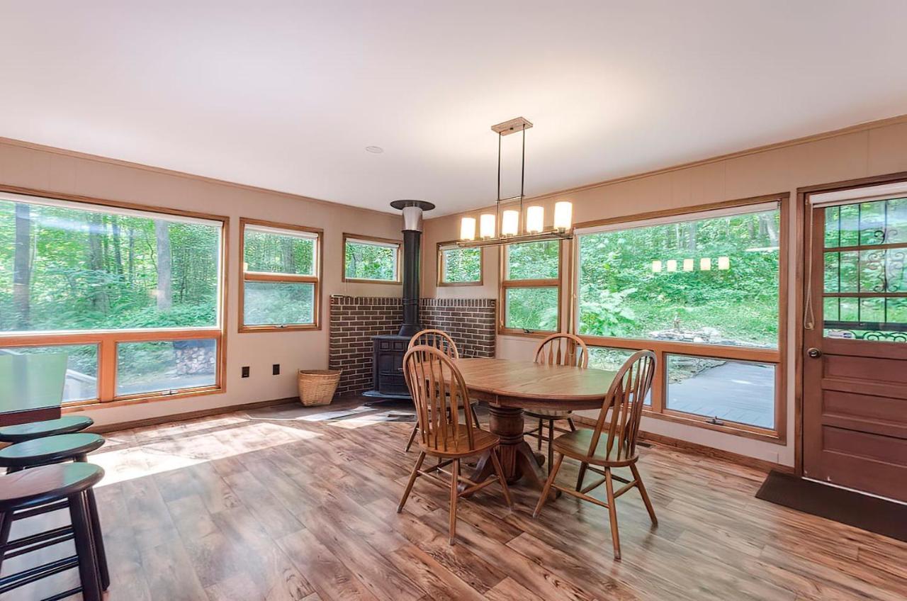 Secluded Oasis W Hot Tub, Screened-In Porch, Wifi! Berkeley Springs Esterno foto