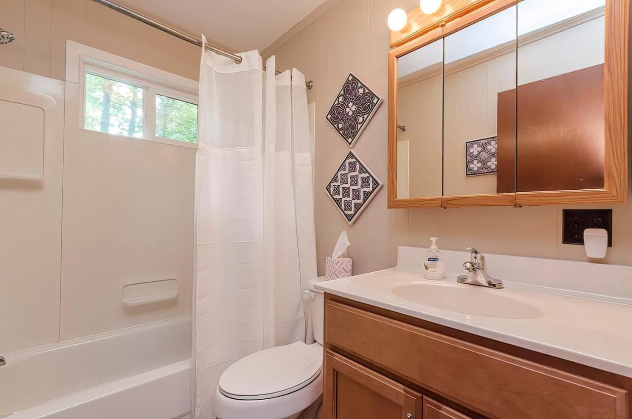 Secluded Oasis W Hot Tub, Screened-In Porch, Wifi! Berkeley Springs Esterno foto